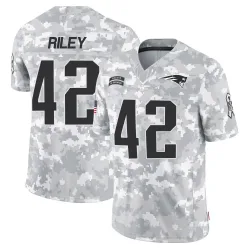 New England Patriots Men's Limited Arctic Camo 2024 Salute to Service Jersey (42 Cam Riley)